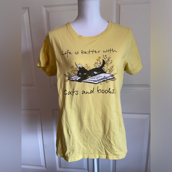 Cats and books shirt - Picture 2 of 6
